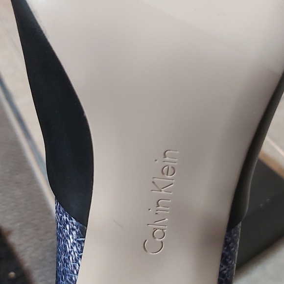 Heels - Picture 3 of 3